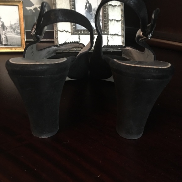 Glamorous Taryn Rose Slingbacks - Picture 4 of 8